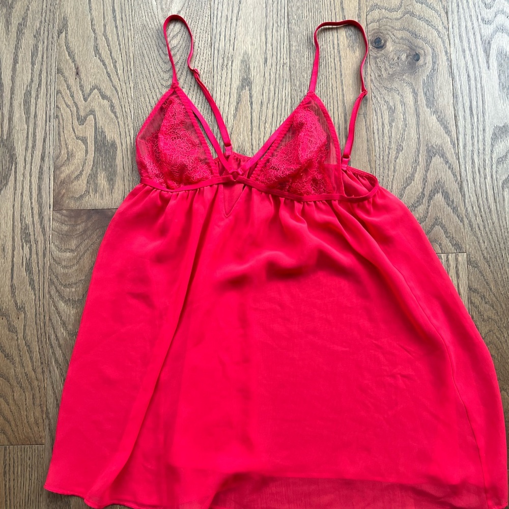 Victoria’s Secret. Elegant Red Lace Chemise. Size large.